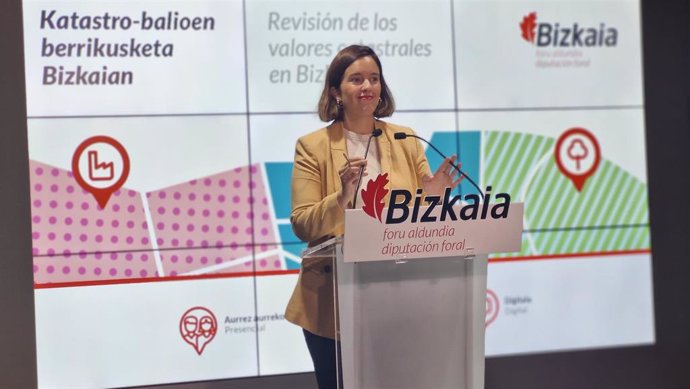 La diputada de Hacienda y Finanzas, Itxaso Berrojalbiz, en la presentación de la revisión de valores catastrales de Bizkaia