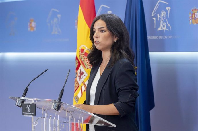 La portavoz de VOX en el Congreso, Pepa Millán, interviene durante una rueda de prensa anterior a la Junta de Portavoces, en el Congreso de los Diputados, a 1 de octubre de 2024, en Madrid (España).