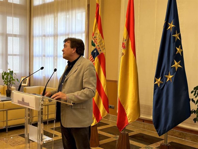 El portavoz de Teruel Existe en las Cortes de Aragón, Tomás Guitarte.