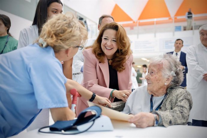 La consejera de Sanidad madrileña, Fátima Matute, en la presentación de la primera unidad de hospitalización virtual en el Hospital Puerta de Hierro para enfernos en residencias de mayores