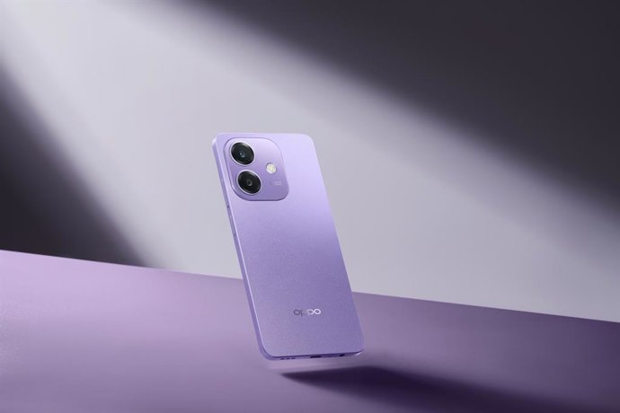 Latam.-Portaltic.-Los 'smartphones' OPPO A40 y OPPO A40m llegan a España con un diseño resistente y una batería de larga duración