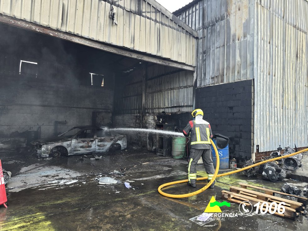 Incendio en una nave de Argamasilla de Calatrava