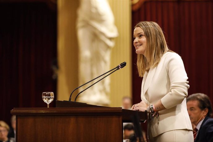 La presidenta del Govern, Marga Prohens, intreviene durante el primer Debate de Política General de Baleares de esta legislatura, en el Parlament balear.