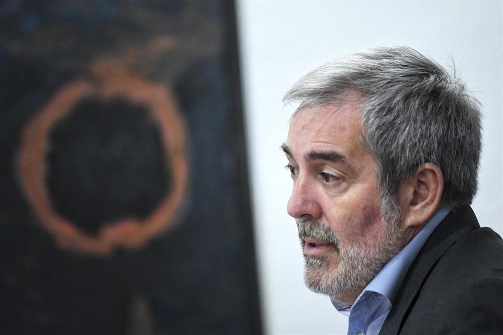 El presidente de Canarias, Fernando Clavijo, durante la comparecencia ante los medios de comunicación, en la Sede de la Delegación del Gobierno de Canarias, a 17 de septiembre de 2024, en Madrid (España). Dicho acto se produce tras la reunión de Clavijo