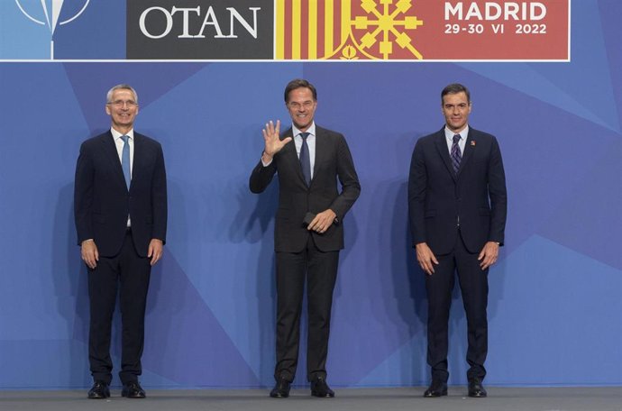 Archivo - (I-D) El secretario General de la OTAN, Jens Stoltenberg; el primer ministro holandés, Mark Rutte; y el presidente del Gobierno, Pedro Sánchez, a su llegada al comienzo de la Cumbre de la OTAN 2022 en el Recinto Ferial IFEMA MADRID, a 29 de juni