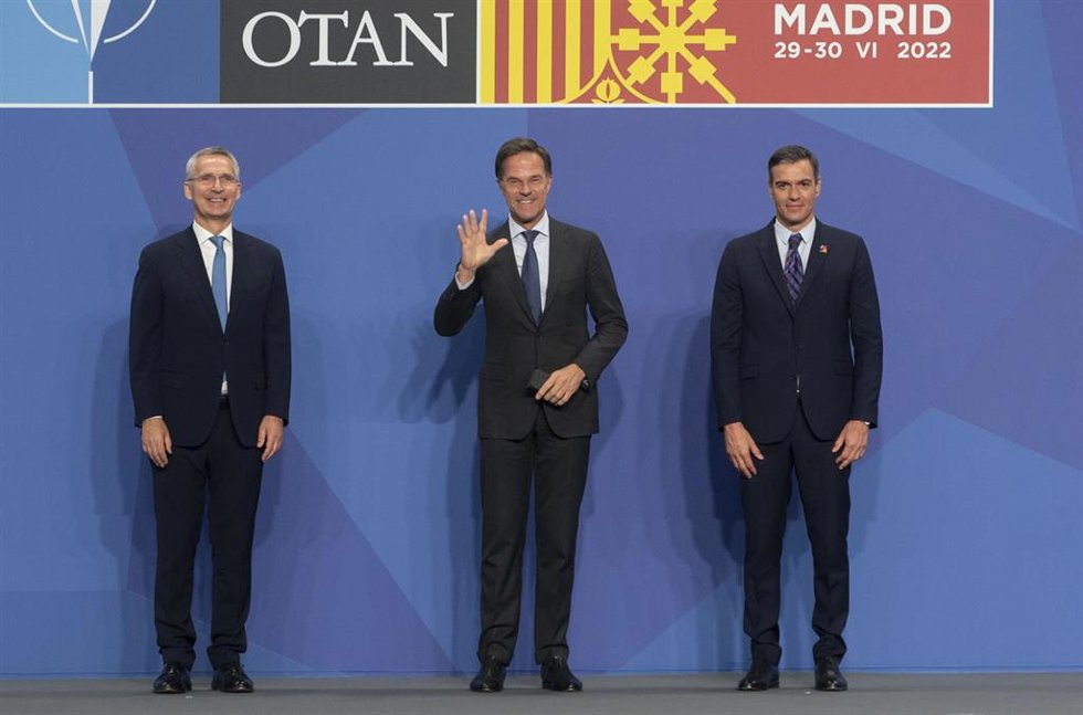 Archivo - (I-D) El secretario General de la OTAN, Jens Stoltenberg; el primer ministro holandés, Mark Rutte; y el presidente del Gobierno, Pedro Sánchez, a su llegada al comienzo de la Cumbre de la OTAN 2022 en el Recinto Ferial IFEMA MADRID, a 29 de ju