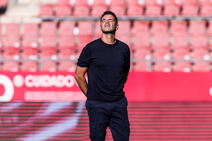 Archivo - Miguel A. Sanchez Michel, Head coach of Girona FC gestures during the Spanish league, La Liga EA Sports, football match played between Girona FC and Real Madrid at Estadi de Montilivi on September 30, 2023 in Girona, Spain.