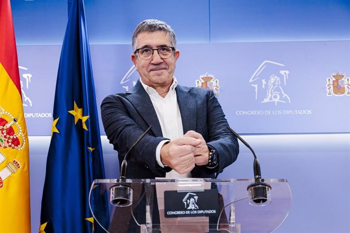 El portavoz del PSOE en el Congreso, Patxi López, durante una rueda de prensa posterior a la Junta de Portavoces, en el Congreso de los Diputados, a 24 de septiembre de 2024, en Madrid (España).