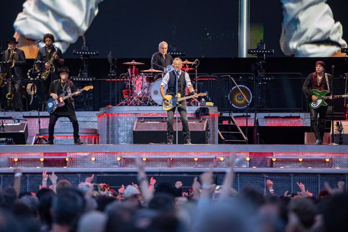 Archivo - El cantante Bruce Springsteen durante su actuación en el Estadi Olímpic, a 20 de junio de 2024, en Barcelona, Catalunya (España). Bruce Springsteen es un cantante, guitarrista y compositor estadounidense, conocido por su trabajo con el grupo E S