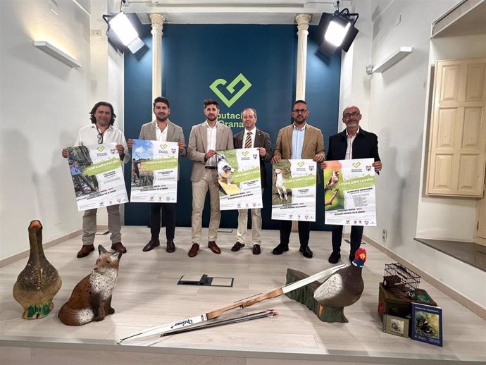 El diputado provincial de Deportes, Eric Escobedo, tercero por la izquierda en la imagen, ha participado en la presentación del I Circuito Provincial de Caza