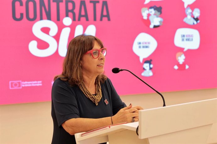 La organización humanitaria Cruz Roja ha presentado la campaña 'Contrata Sin' en la II Feria de Empleo, inaugurada en Sevilla.