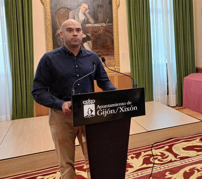 El portavoz del Gobierno en el Ayuntamiento de Gijón, Jesús Martínez Salvador (Foro), en rueda de prensa en el Consistorio gijonés. (Archivo)