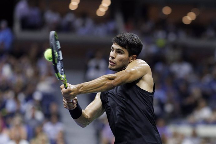 Archivo - 27 August 2024, US, Queens: Spanish tennis player Carlos Alcaraz in action against Australian Li Tu during their men's singles first round tennis match of the US Open at Billie Jean King National Tennis Center in Flushing. Photo: Javier Rojas/PI