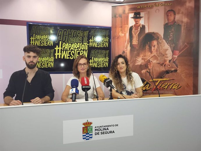 Rueda de prensa con Noé Galera, María Hernández y Nadia clavel.