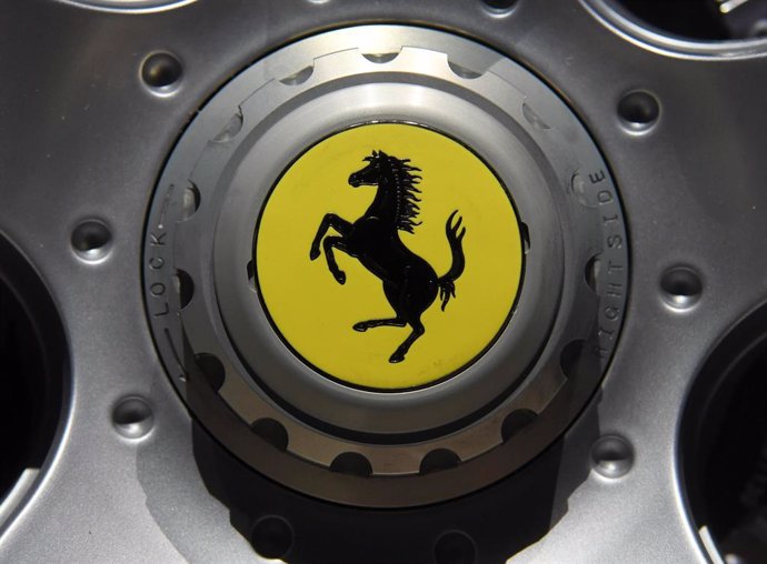 Archivo - FILED - 30 September 2016, France, Paris: A Ferrari logo is seen ona car wheel at the Paris Motor Show. 