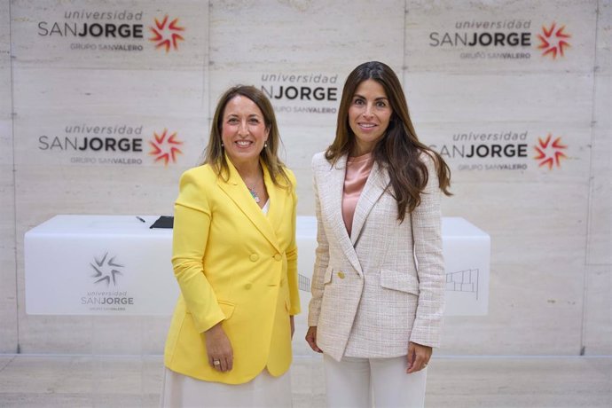 La rectora de la USJ, Silvia Carrascal, y la presidenta de la Fundación ASTI, Verónica Pascual.