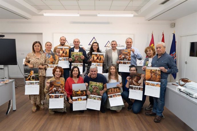 Presentación del calendario solidario de Puebla de Valles por Álvaro y la enfermedad Niemann-Pick