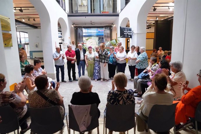 Acto para conmemorar el Día Internacional de la Gente Mayor organizado en el Centre Flassaders por el Ayuntamiento de Palma.