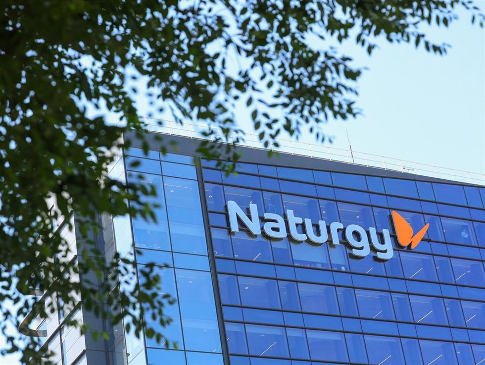 Archivo - Edificio de la sede de Naturgy, a 11 de junio de 2024, en Madrid (España). Las acciones de Naturgy se desplomaban casi un 12% en Bolsa tras dar CriteriaCaixa y la emiratí Taqa por terminadas sus conversaciones para un posible pacto de cooperac