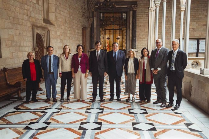 Illa y Romero con el pleno de la Sindicatura de Comptes, a martes 1 de octubre de 2024, en el Palau de la Generalitat