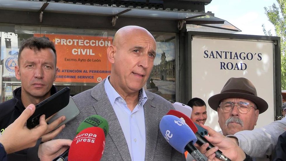 El alcalde de León, durante su comparecencia de prensa.
