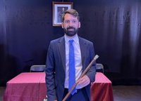 Cargos del PP apoyan al alcalde de El Carpio (Córdoba) tras las pintadas homófobas contra él