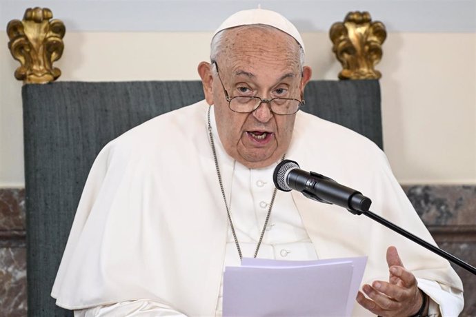 27 September 2024, Belgium, Brussels: Pope Francis delivers a speech during a papal visit to the Royal Castle in Laeken, Brussels. Photo: Dirk Waem/Belga/dpa