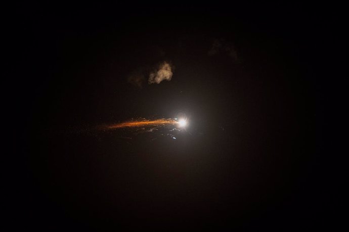 01 October 2024, Israel, Tel Aviv: Missiles launched from Iran are seen in the sky over Tel Aviv. Photo: Ilia Yefimovich/dpa