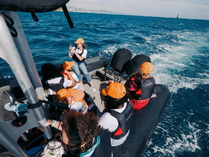 Varios niños pacientes de leucemia durante una regata de la Copa América de Vela en una jornada organizada por la Fundació Josep Carrera contra la leucemia