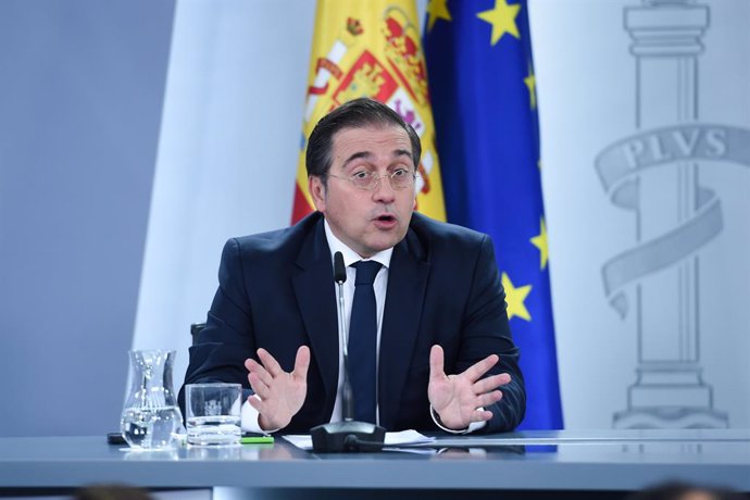 El ministro de Asuntos Exteriores, Unión Europea y Cooperación, José Manuel Albares, interviene durante una rueda de prensa posterior a la reunión del Consejo de Ministros, en el Palacio de La Moncloa, a 1 de octubre de 2024, en Madrid (España). Durante l