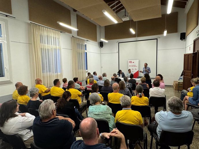 Asamblea abierta del PSIB con vecinos de las poblaciones afectadas por el proyecto de la macrogranja de Sineu.