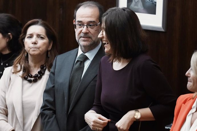 Archivo - El vicepresidente de la APM, Dimitry Berberoff (c), y la presidenta de la APM, María Jesús del Barco (d), durante el XXVI Congreso de la Asociación Profesional de la Magistratura (APM), en el Hotel Ercilla, a 1 de diciembre de 2023, en Bilbao, V