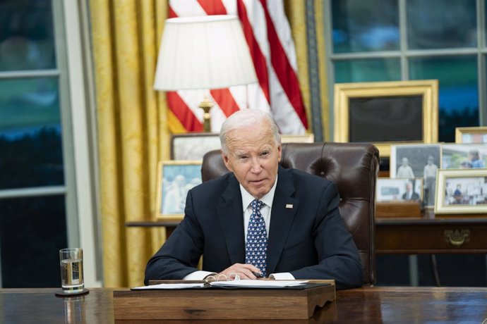 September 30, 2024, Washington, District Of Columbia, USA: United States President Joe Biden speaks to the press pool after receiving a briefing from Governor Roy Cooper (Democrat of North Carolina) and Deanne Criswell, Administrator, Federal Emergency Ma