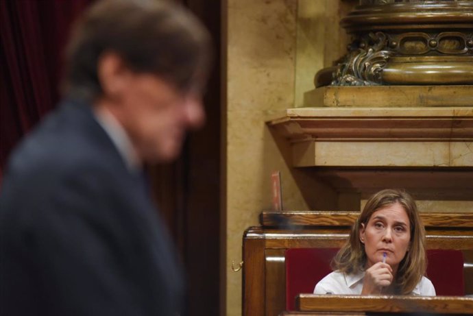 La líder de Comuns en el Parlament, Jéssica Albiach, escucha la intervención del president de la Generalitat, Salvador Illa, en un pleno en el Parlament, a 5 de septiembre de 2024