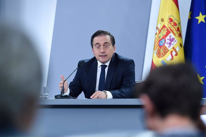 El ministro de Asuntos Exteriores, Unión Europea y Cooperación, José Manuel Albares, interviene durante una rueda de prensa posterior a la reunión del Consejo de Ministros, en el Palacio de La Moncloa, a 1 de octubre de 2024, en Madrid (España). Durante l