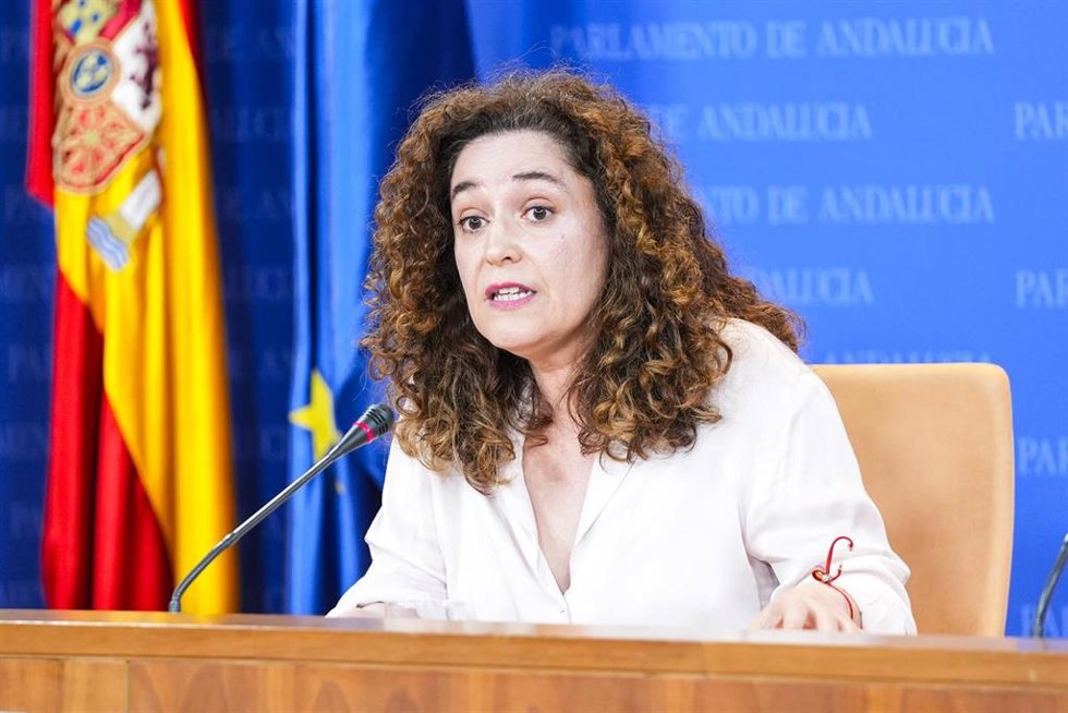 La portavoz del Grupo Por Andalucía, Inmaculada Nieto, durante la ronda de ruedas de prensa de portavoces de los grupos parlamentarios en el Parlamento de Andalucía, a 2 de octrubre de 2024 en Sevilla (Andalucía, España). Los portavoces de los grupos pa