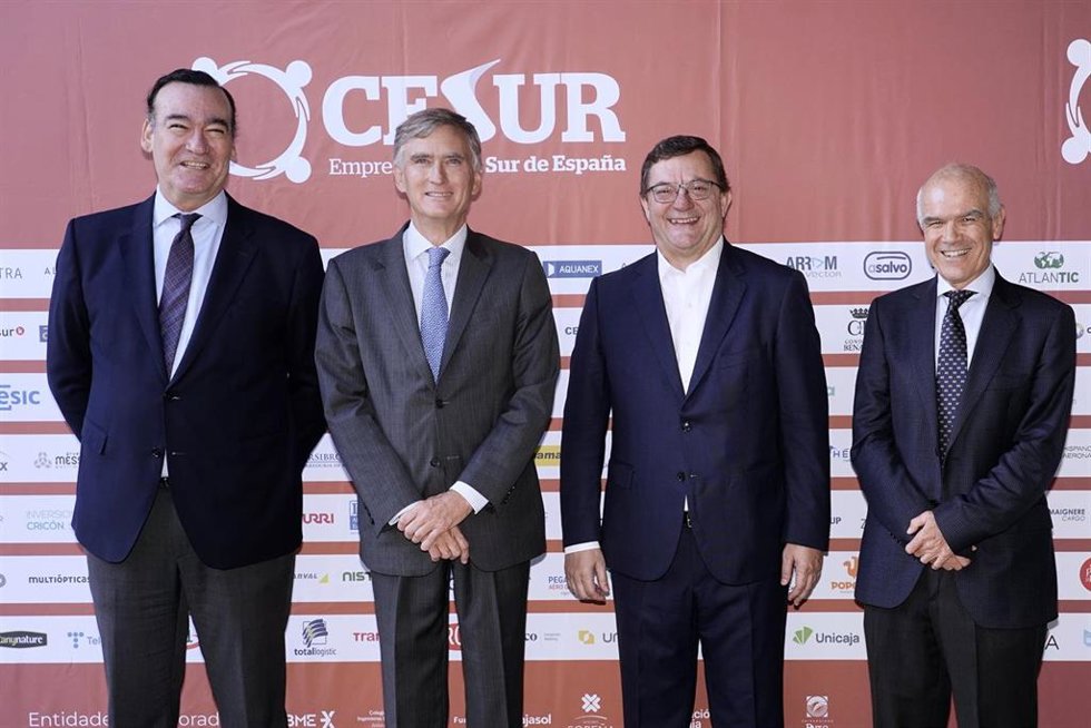 El director de inversiones Francisco García Paramés ha participado en unas jornadas organizadas por Cesur e inauguradas por Fernando Casas, socio responsable de Mercados de KPMG, y por Fernando Seco, vicepresidente ejecutivo de Cesur.