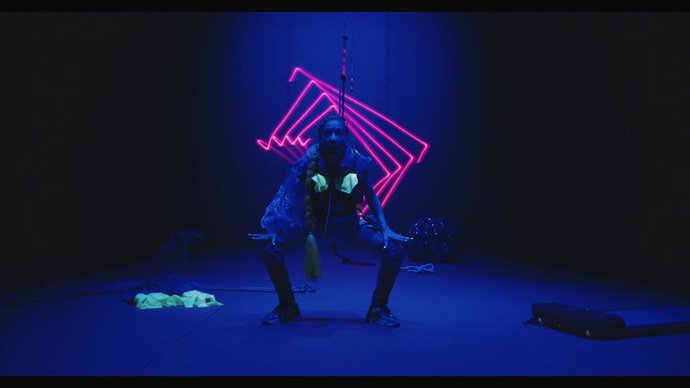 El Teatro Rialto de Valncia pone en escena, del 3 al 6 de octubre, el galardonado espectáculo 'Mujer en cinta de correr sobre fondo negro',