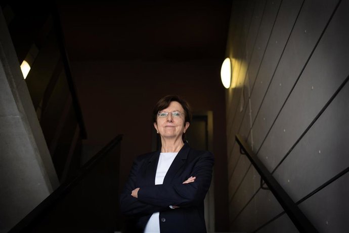 Archivo - La exsecretaria de Salud Pública de la Generalitat Carmen Cabezas posa después de una entrevista para Europa Press, en la Agencia de Salud Pública de Catalunya, a 8 de abril de 2022, en Barcelona