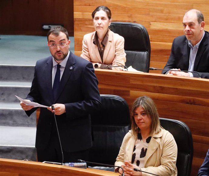 Archivo - El presidente Adrián Barbón, en la Junta General.