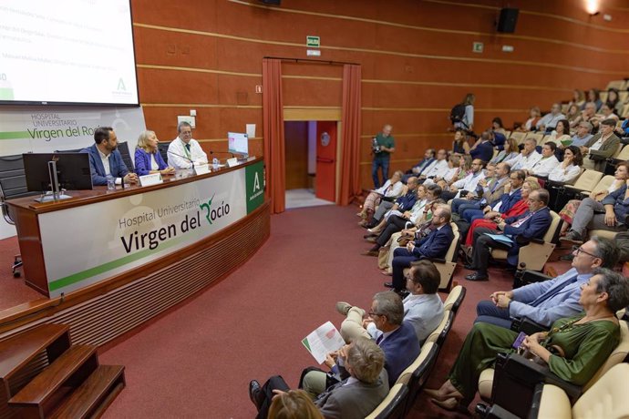 La consejera de Salud y Consumo, Rocío Hernández, ha presentado el Plan Estratégico Andaluz para el Abordaje de las Hepatitis Víricas 2024-2030 (Peahep), en una jornada profesional en Sevilla.