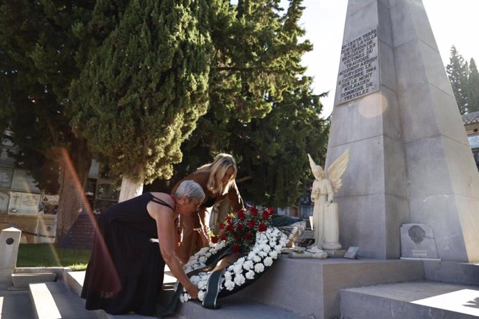 Acto de homenaje en el Cementerio de Granada.