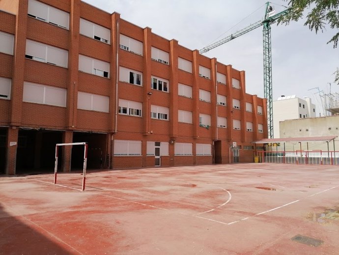 Archivo - El patio de un colegio en Getafe