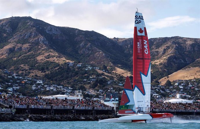 Archivo - El equipo canadiense de SailGP durante el Gran Premio de Nueva Zelanda de la Temporada 2023-2024