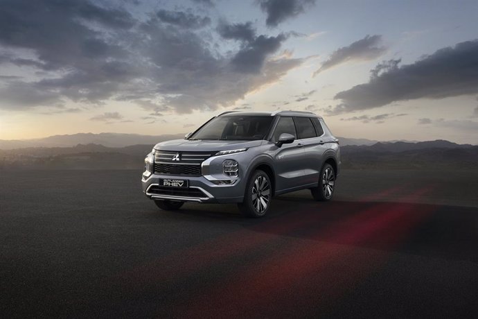 Mitsubishi actualiza su SUV crossover con motorización PHEV Outlander, que estará disponible en Europa en 2025.