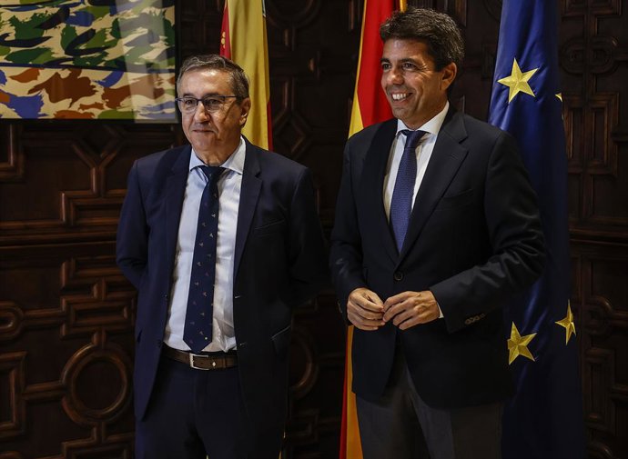 Archivo - Arxiu - (E-D) El conseller de Cultura, José Antonio Rovira, i el president de la Generalitat valenciana, Carlos Mazón, en imatge d'arxiu. 