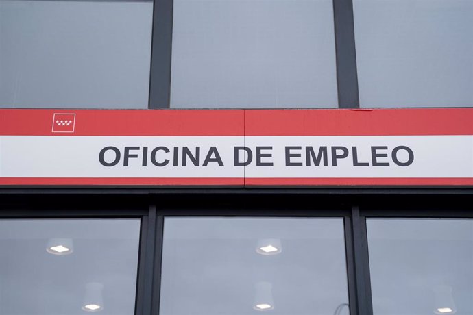 Archivo - Exterior de la nueva oficina de empleo Vallecas-Santa Eugenia, a 9 de diciembre de 2022, en Madrid (España). 