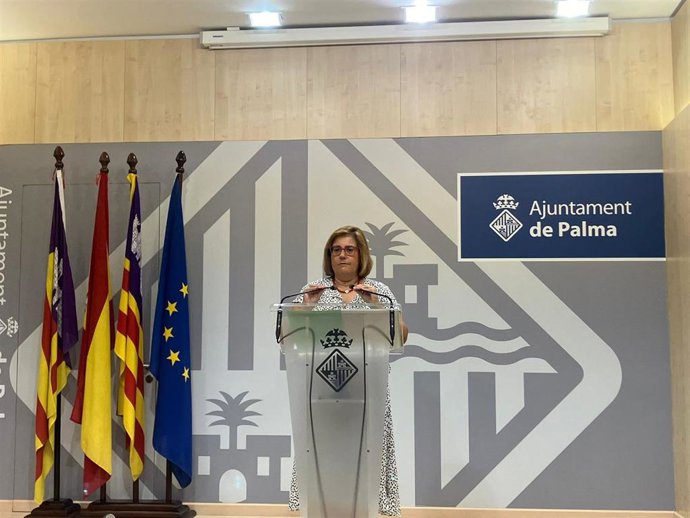 La portavoz del Ayuntamiento de Palma, Mercedes Celeste, en la rueda de prensa de este miércoles.
