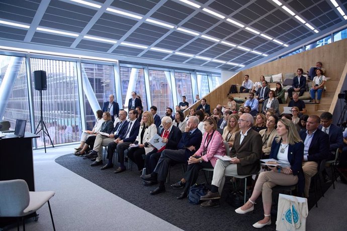 Asistentes a la presentación del proyecto social ‘Transformando Vidas’, en el Auditorio de Celonis, a 2 de octubre de 2024, en Madrid (España).