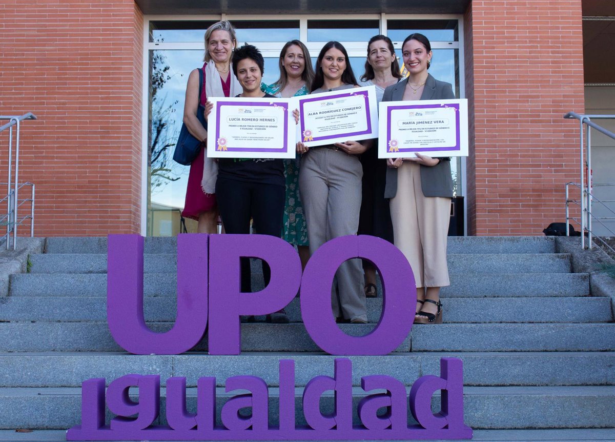 La UPO Sevilla Premia A Mar a Jim nez Y Luc a Romero Por Sus Trabajos 